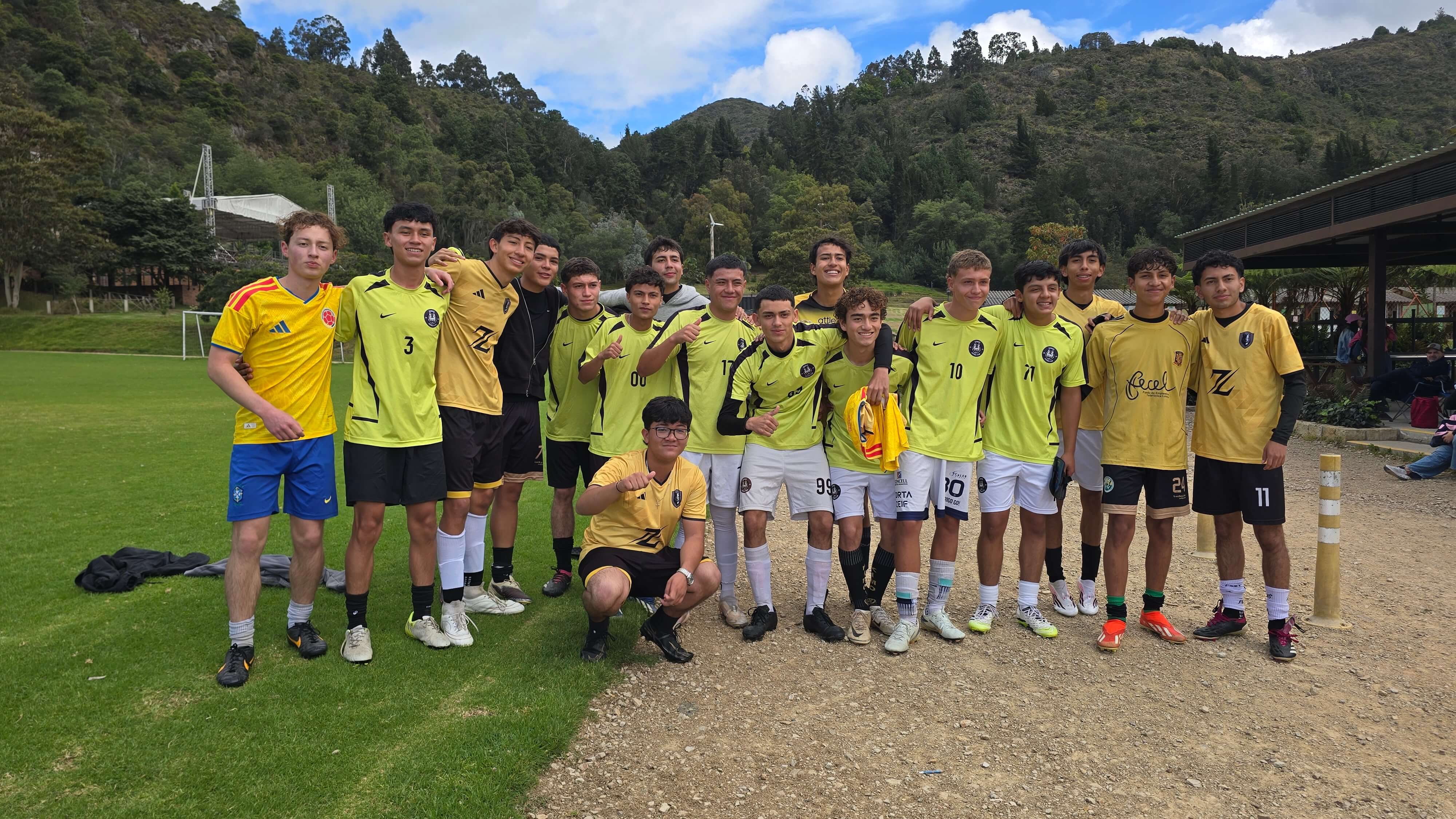 Torneos de Cuartetos de Voleibol y Fútbol